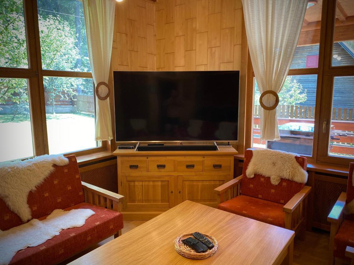 Platan Vendeghaz Villa Izvoare  Luaran gambar